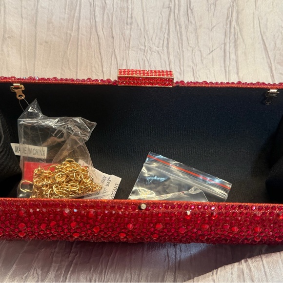 Elegant Red Clutch Bag - Picture 6 of 6